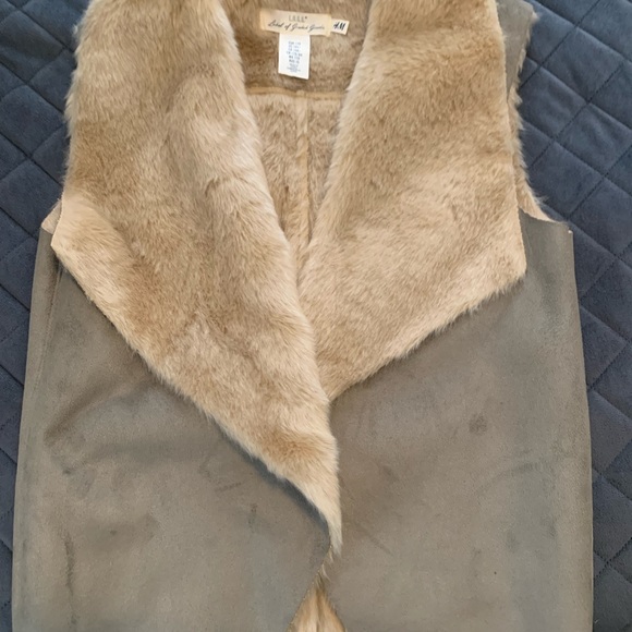 ❄️ H&M Girls Size 14 Vest ❄️ - Picture 1 of 5